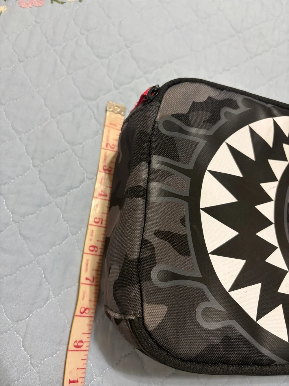 Hurley Adults Insulated Lunch Tote Bag Grey Camo Shark Teeth Design PreOwned